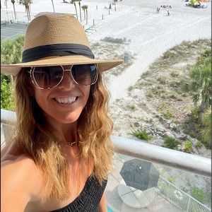 Meet your Posher, Joy